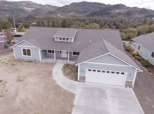 201 White Oak Way, Shady Cove, OR 97539