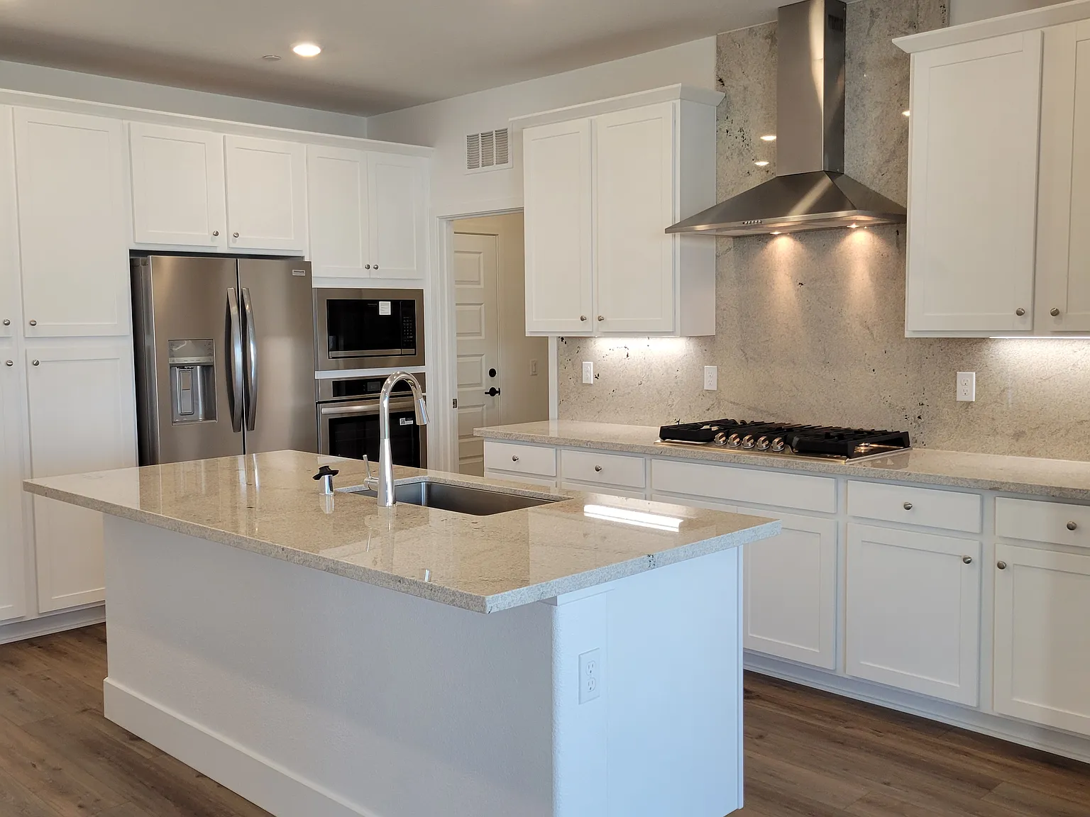 3 bed, 1423 sqft, $2,900 — Photo 2