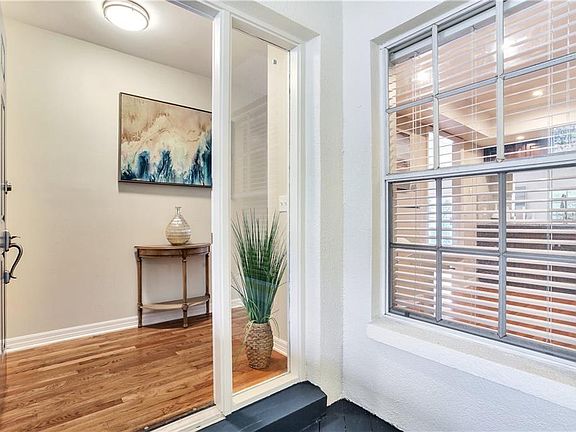 5th image of 5203 Bayshore Blvd APT 13