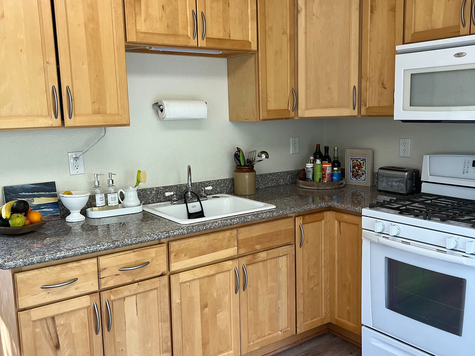 1 bed, 750 sqft, $3,200 — Photo 3