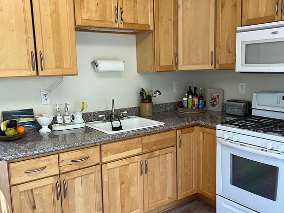 3rd image of 343 Pine Hill Rd