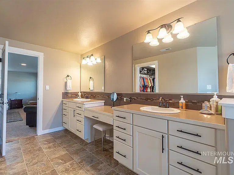 12272 W Oneida St — Photo 21