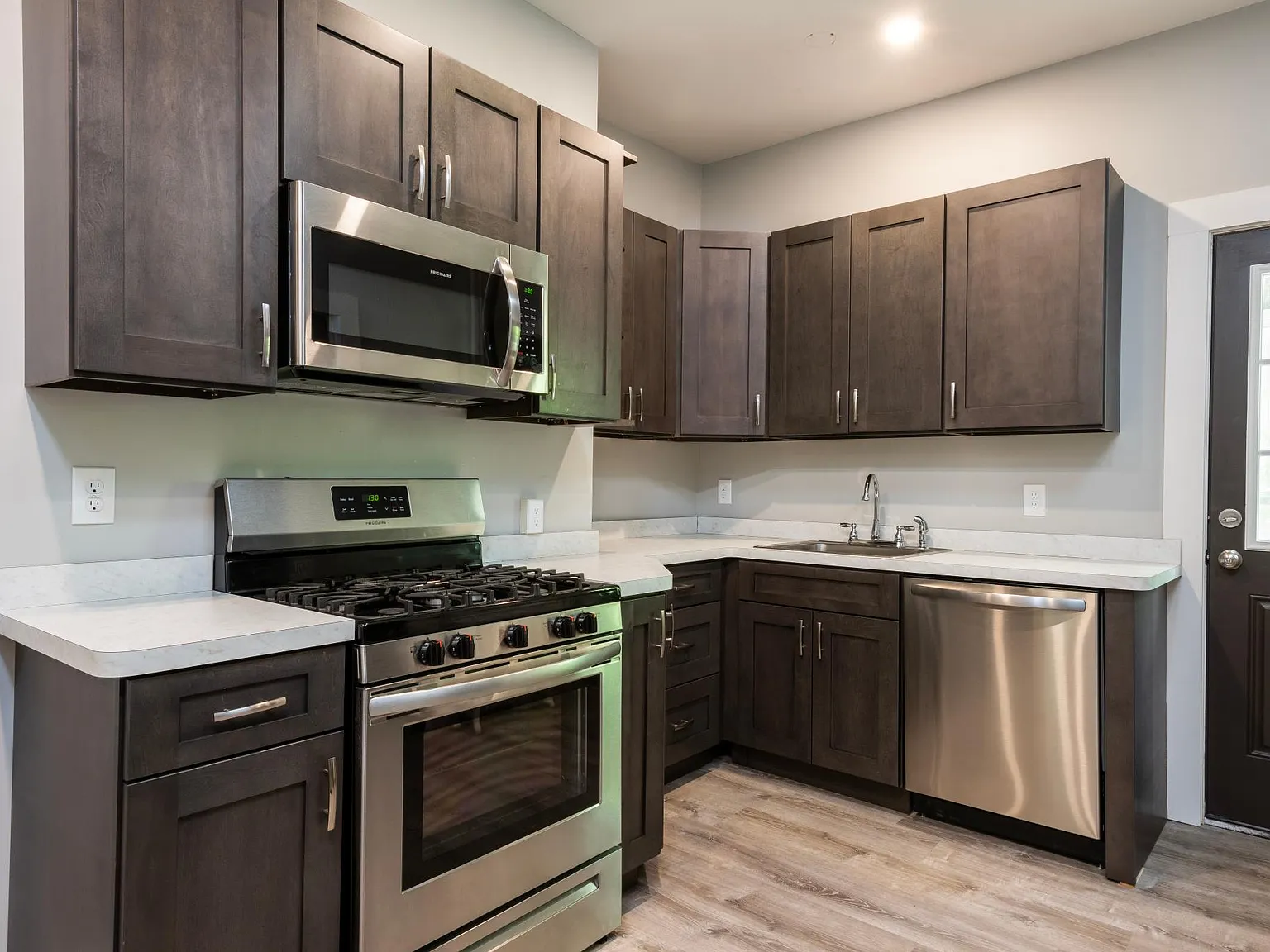 6 bed, 2982 sqft, $3,000 — Photo 4