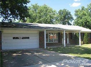 8 Buckwood Ct, Fenton, MO 63026