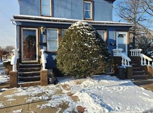 39 Old Stewart Avenue, New Hyde Park, NY