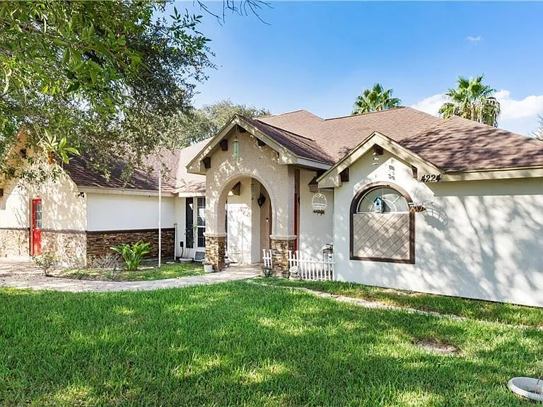 4224 Country Colony St — Photo 2