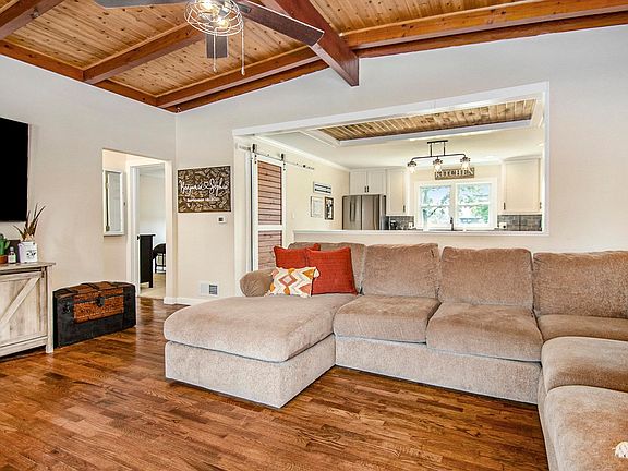 4th image of 23396 Crest Ct