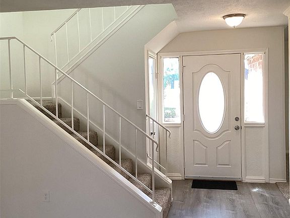 5th image of 2821 Cambridge Ln