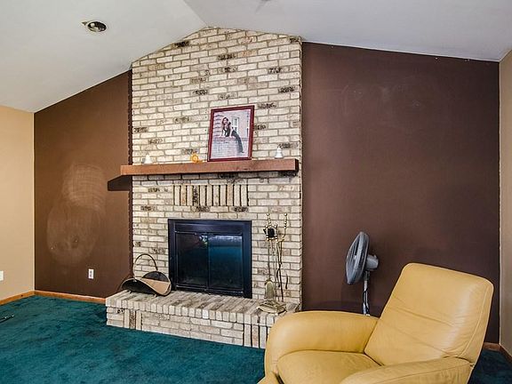 2nd image of 695 Satinwood Cir N