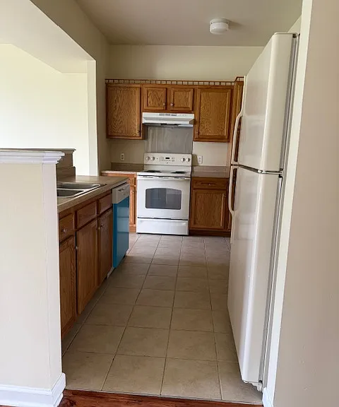 355 Channing Dr — Photo 4