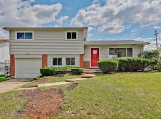 745 Victoria Rd, Des Plaines, IL 60016