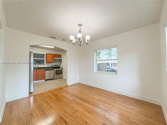 4th image of 410 Pinecrest Dr #0