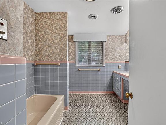 44th image of 801 Cliftwood Dr