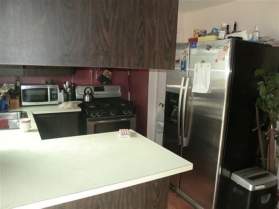 2nd image of 381 Knottingham Dr