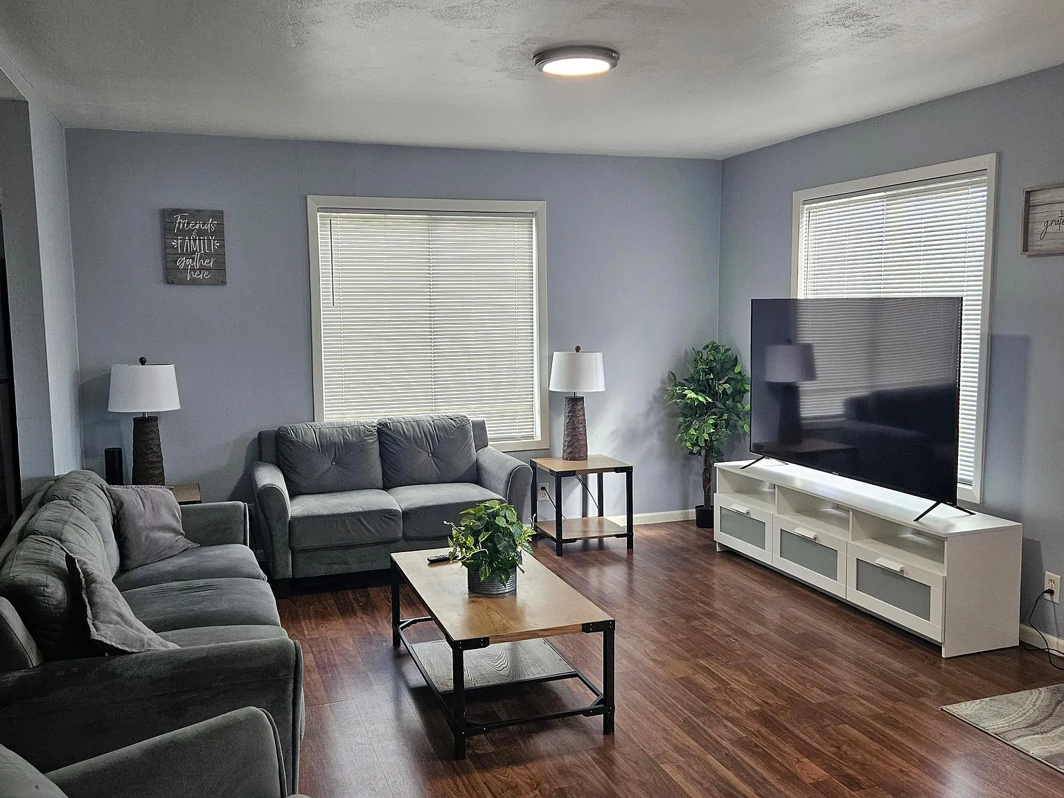 10868 W Mount Vernon Ave — Photo 4