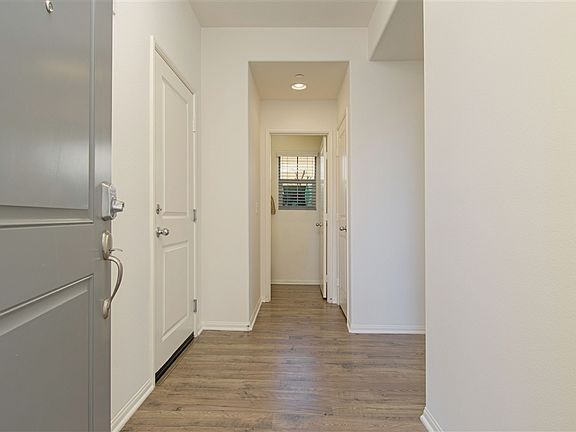 3rd image of 557 Moonlight Dr