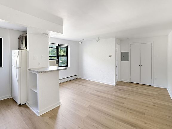 2nd image of 330 Greenlee Rd APT 25