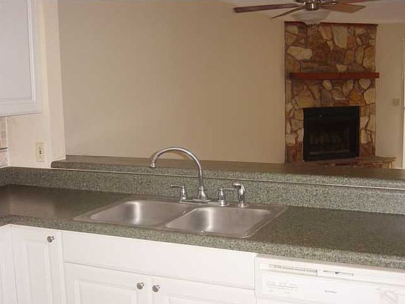 4th image of 13 Court Dr #13