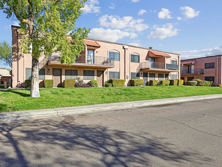 Las Palmas Townhomes — Photo 10