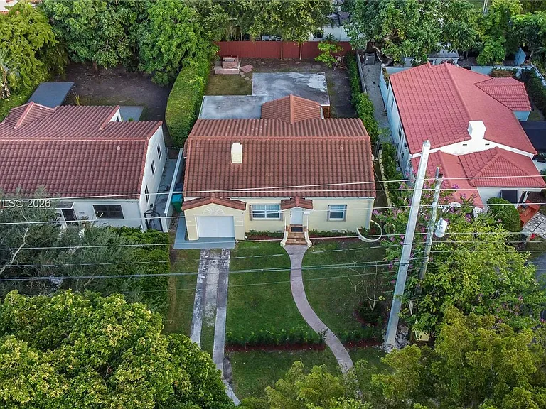 1015 Cortez St — Photo 41