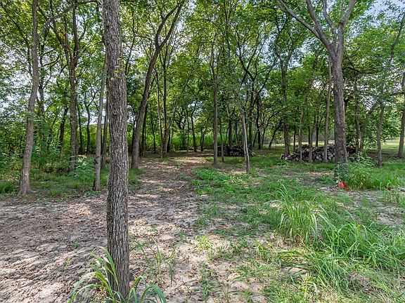 3rd image of 1010 SE County Road 3048c