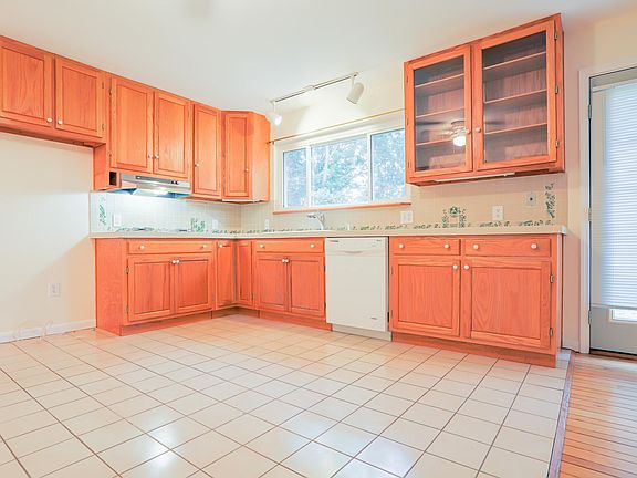5th image of 2100 W Wedgwood Dr