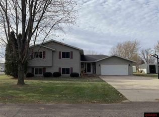 604 1st St, Cleveland, MN 56017