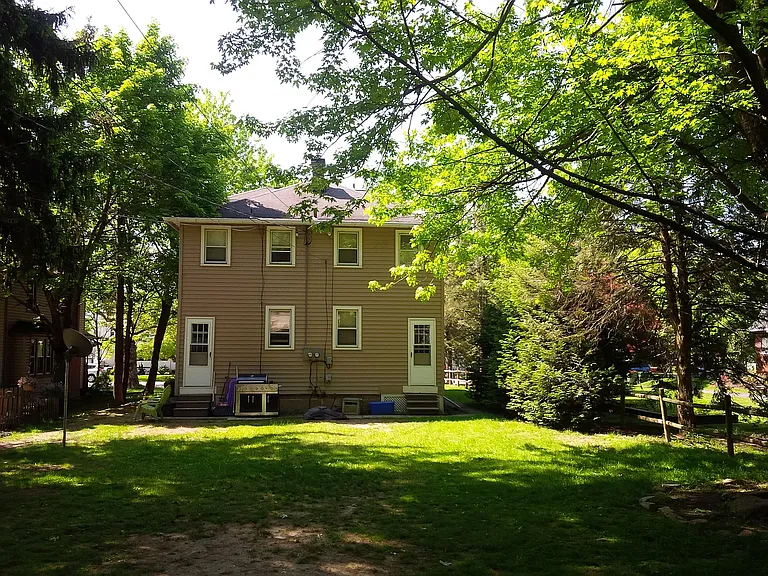 563 Lincoln Ave — Photo 11