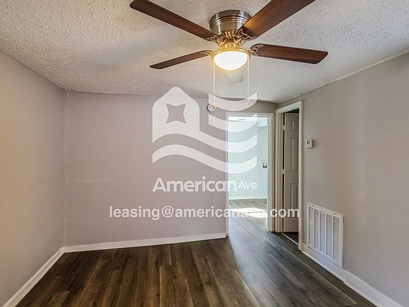 1871776_004_wm_-_living_room_13585794.jpg