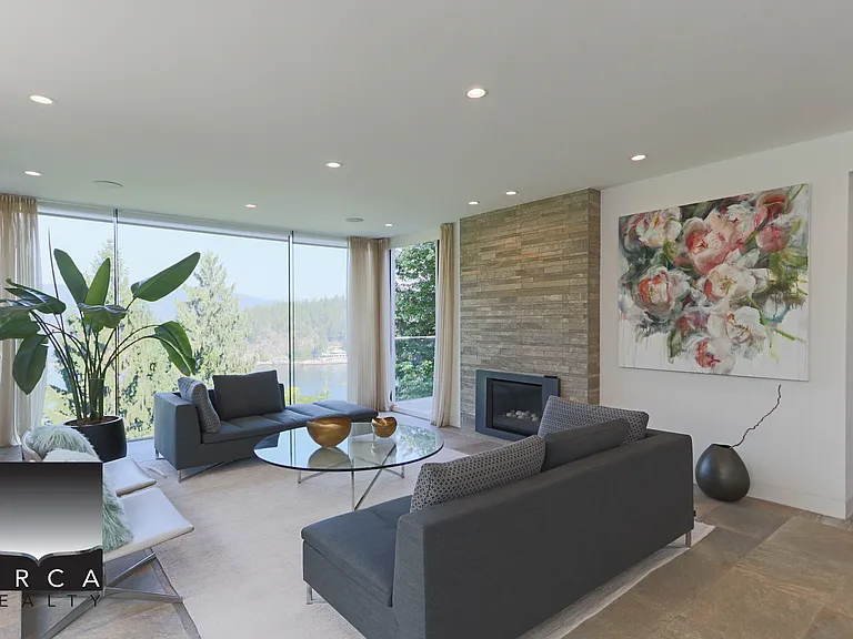 6173 Nelson Ave — Photo 2