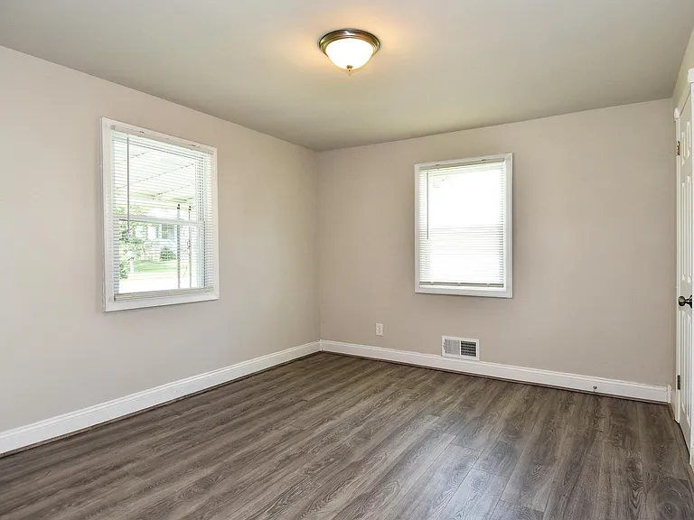 8002 Shelley Dr — Photo 21