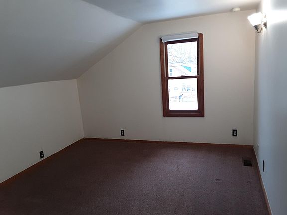 4th image of 109 Sharon Ave