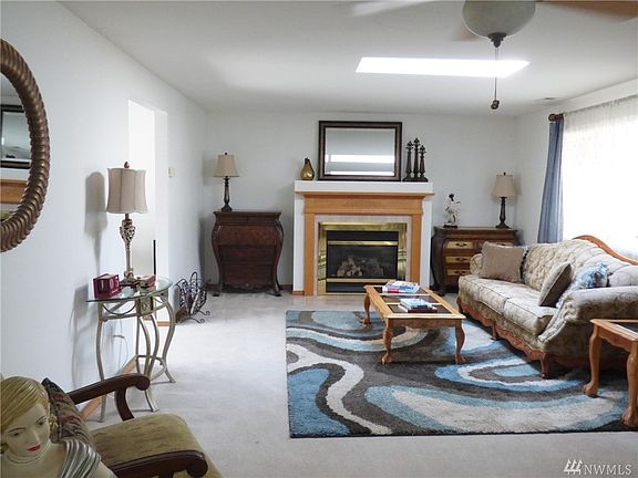5th image of 816 Forrestal Pl NE