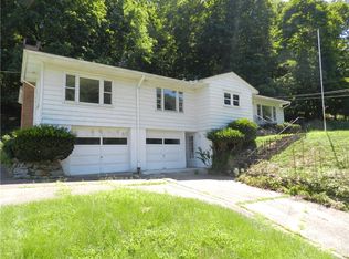 757 Old Narrows Run Rd, Coraopolis, PA 15108