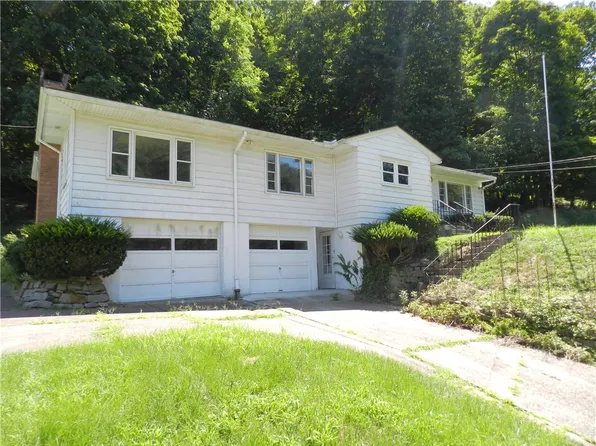 757 Old Narrows Run Rd, Coraopolis, PA 15108
