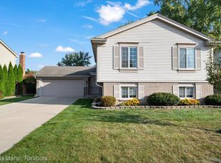 42384 Beechwood Ct, Canton, MI 48188