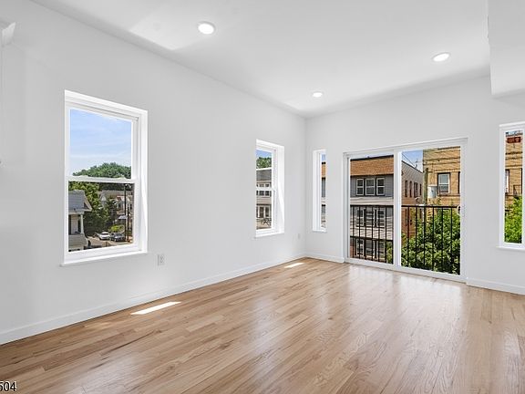 4th image of 713 South 11th St
