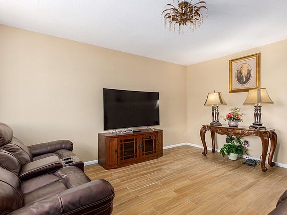 4th image of 8436 N 37th Ave