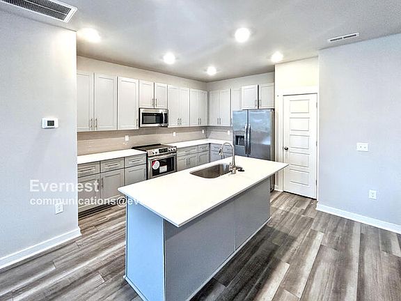 3rd image of 549 Swanholme Dr