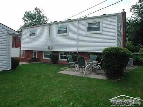 2nd image of 3181 Blaine St