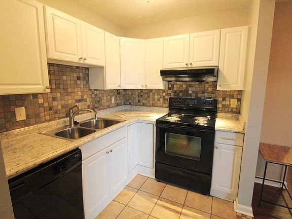 5th image of 1470 Bradley Dr