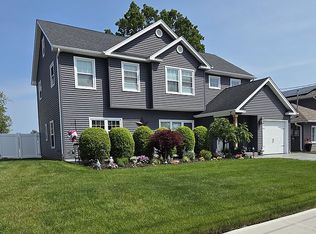 601 Derby Dr E, Oceanside, NY 11572