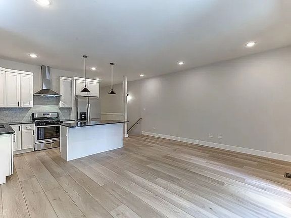 3rd image of 1214 W Carmen Ave #101