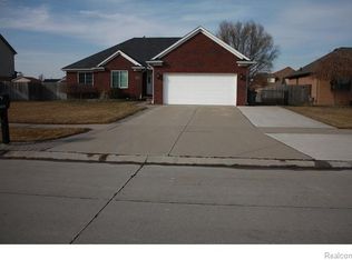 28969 Pinehurst Dr, Chesterfield, MI 48051