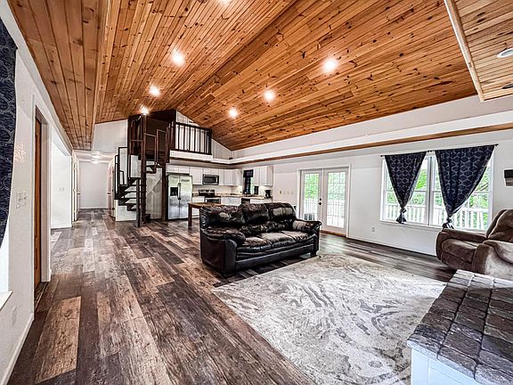 2nd image of 3851 Katelyns Ln