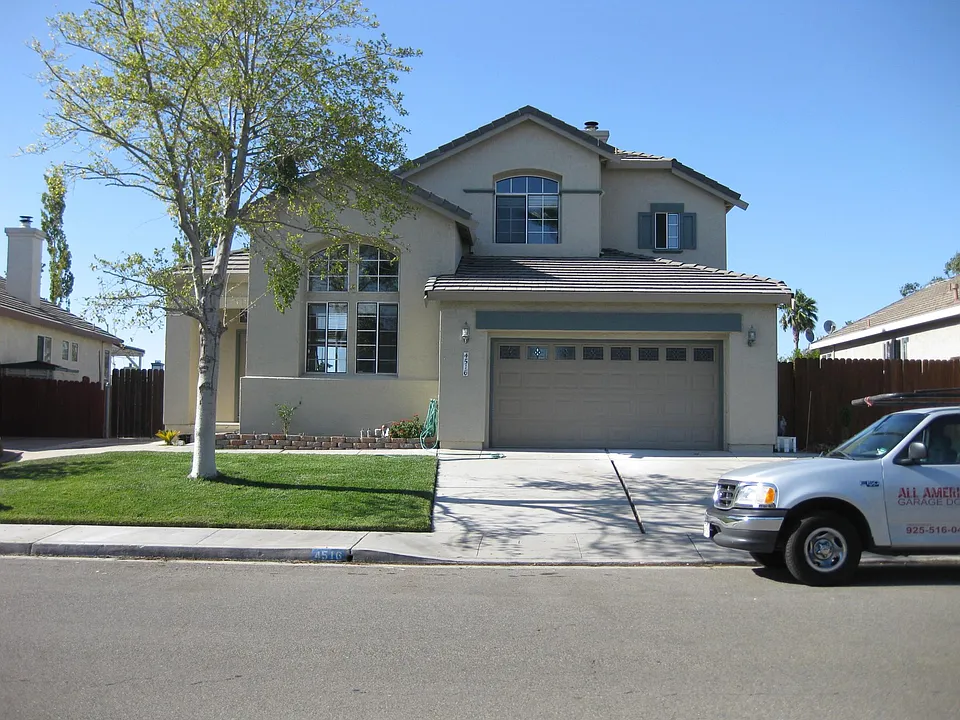 4516 Cove Ln