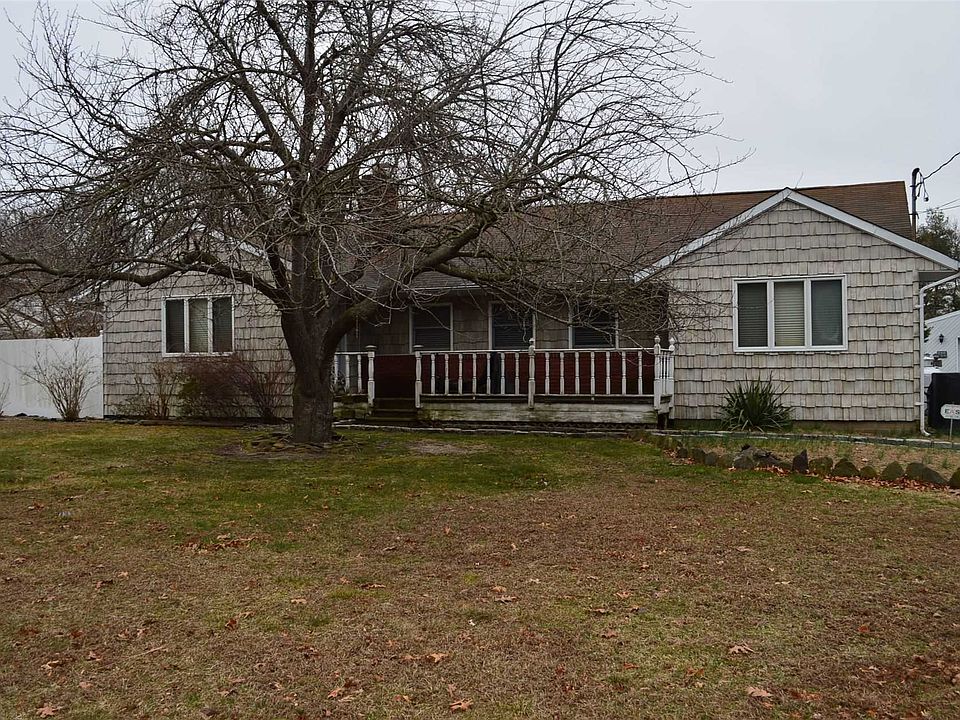 1st image of 983 Old Medford Ave