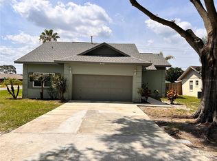 402 Lake Daisy Dr, Winter Haven, FL 33884
