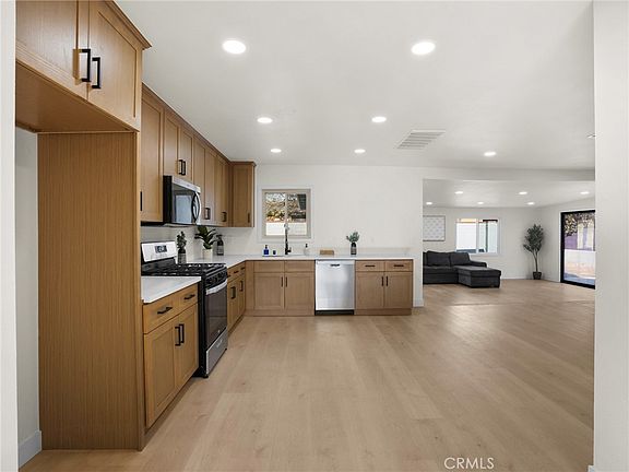 5th image of 9643 Boxwood Ave