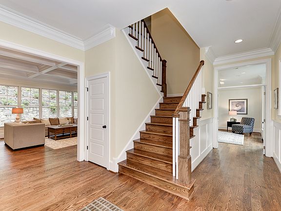 2nd image of 4413 Vacation Ln